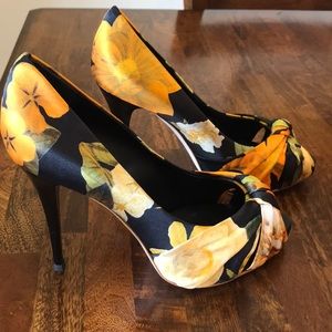 Platform Peep toe Heel size 7.5